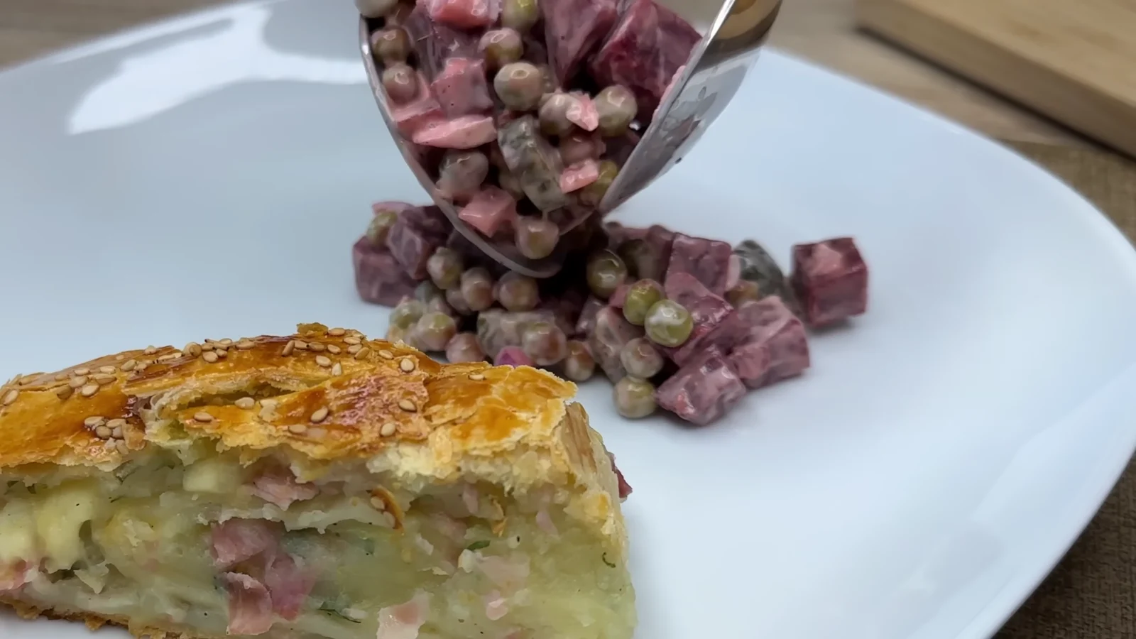 Rotolo di pasta sfoglia con patate, prosciutto e formaggio - Foto 3
